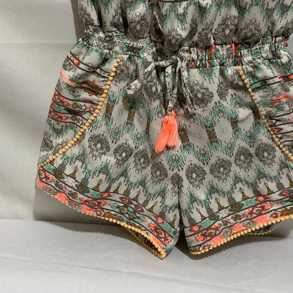 Romper ❤️ Sleeveless Printed Romper Size M(7/8) (PRE-LOVED) - Picture 2 of 6